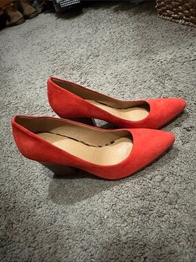 Crown Vintage Bright Red Pointed Suede leather Mid Heels